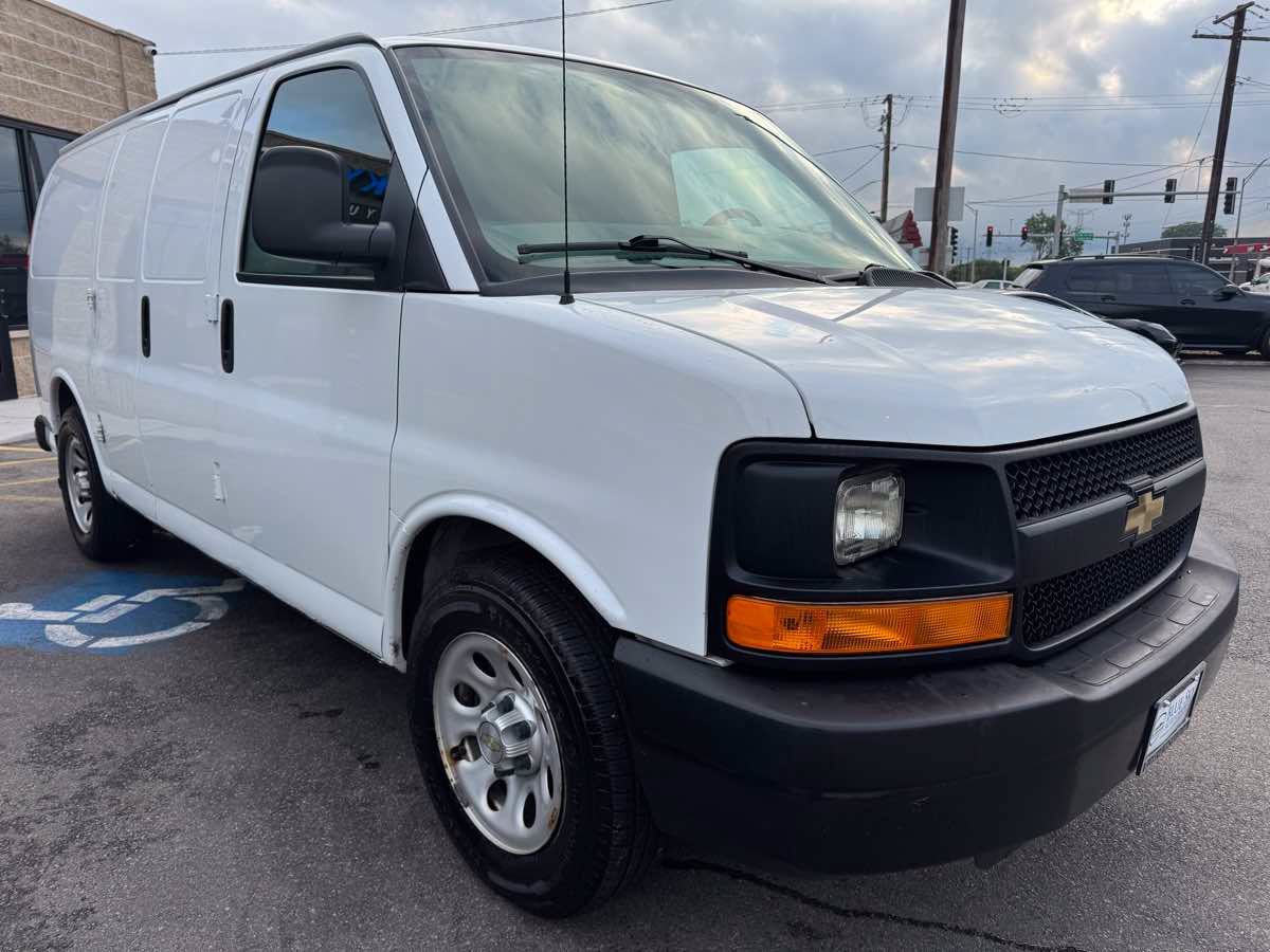 Used 2014 Chevrolet Express 1500 RWD image 3