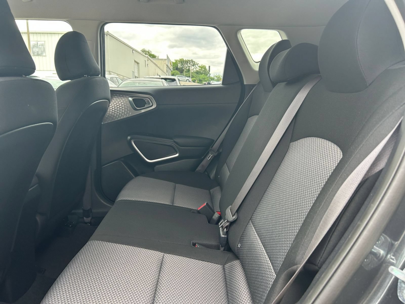 Used 2025 Kia Soul LX w/ LX Technology Package FWD image 21