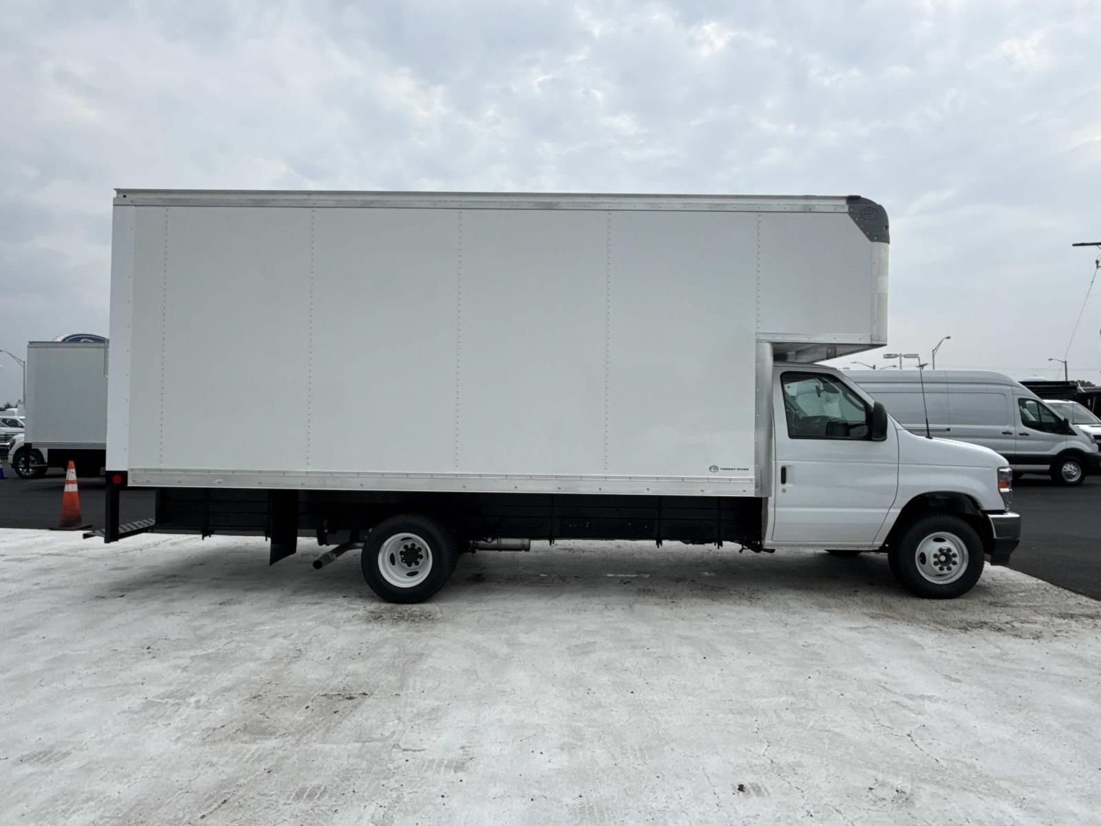 New 2027 Ford E-450 and Econoline 450 Super Duty w/ Power Equipment Group RWD image 2