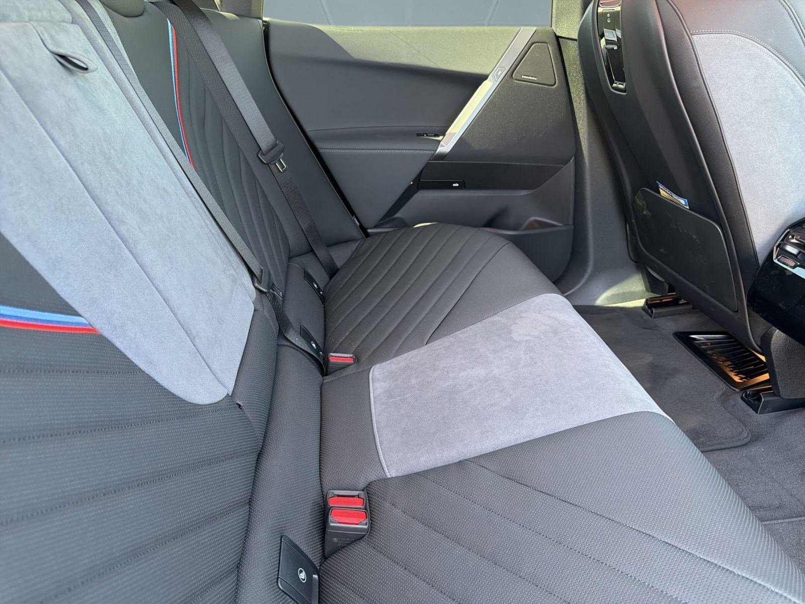 New 2026 BMW iX xDrive45 w/ M Sport Package AWD/4WD image 30