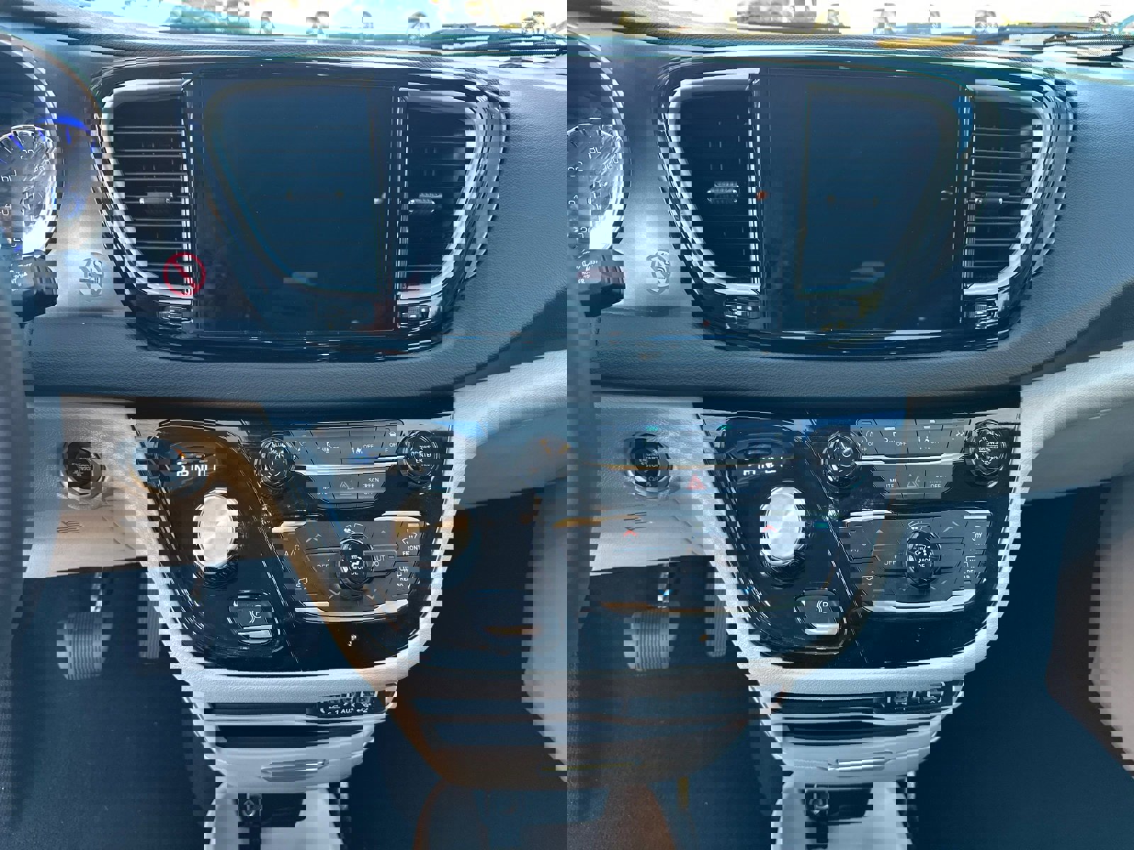 Used 2024 Chrysler Pacifica Touring-L image 27