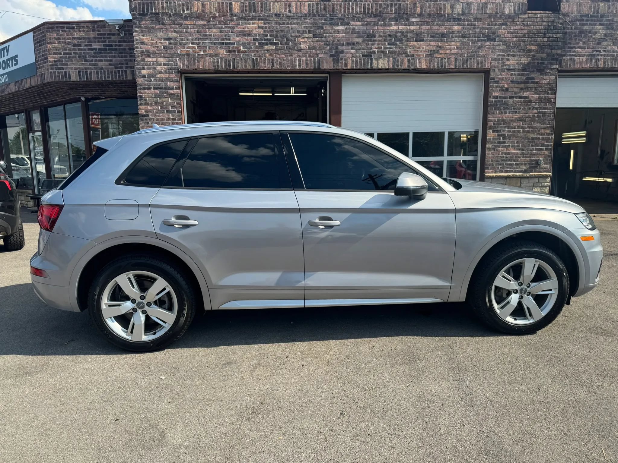 Used 2018 Audi Q5 2.0T Premium AWD/4WD image 17