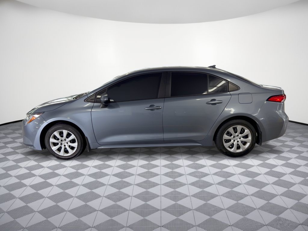 Used 2020 Toyota Corolla LE FWD image 2