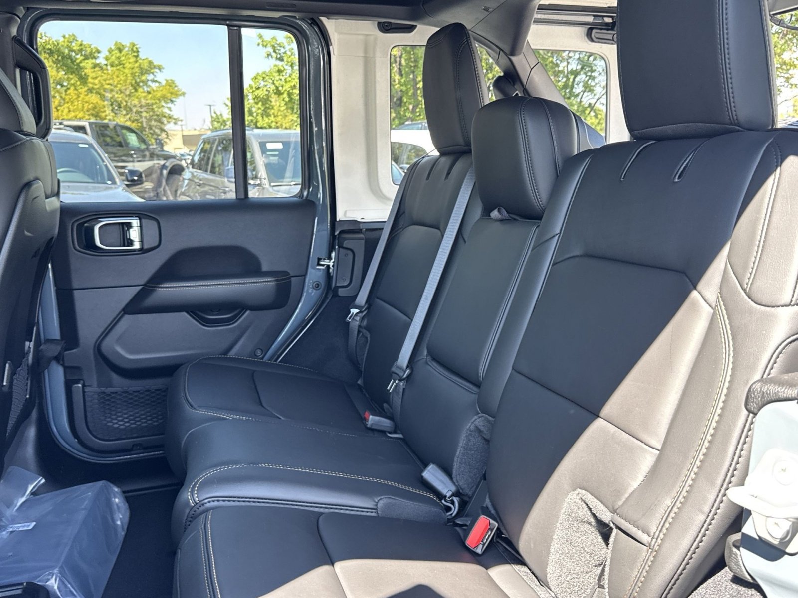 New 2025 Jeep Wrangler Unlimited Rubicon 392 image 31