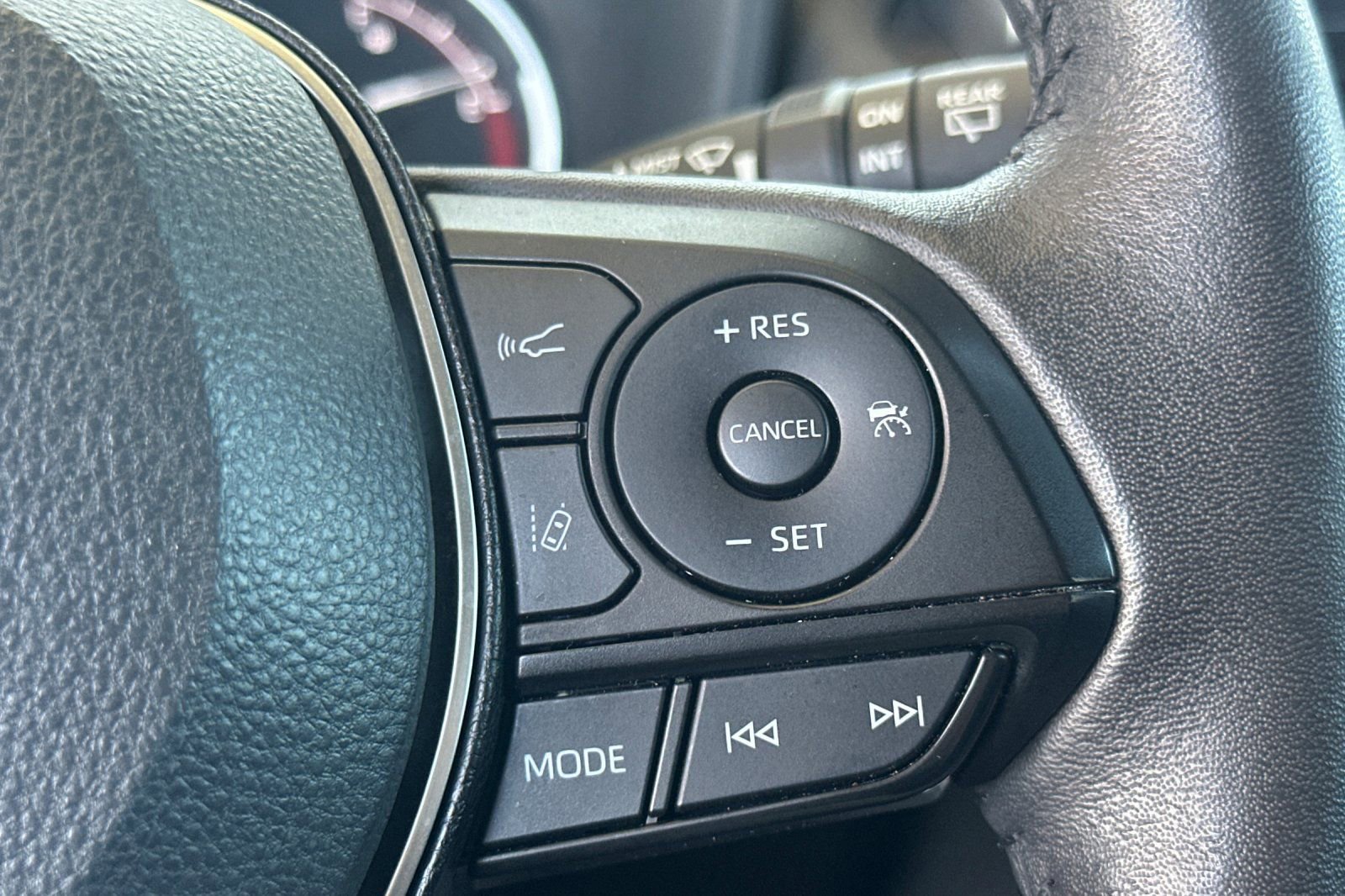 Used 2025 Toyota RAV4 XLE w/ Weather Package AWD/4WD image 28