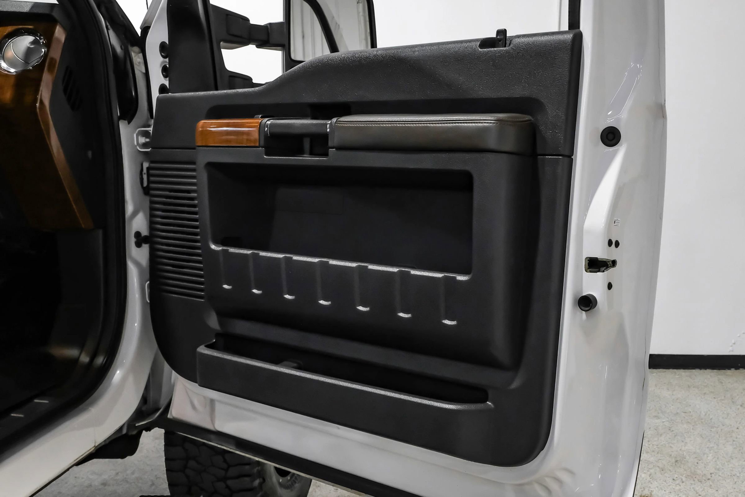 Used 2016 Ford F350 King Ranch w/ Snow Plow Prep Package image 45