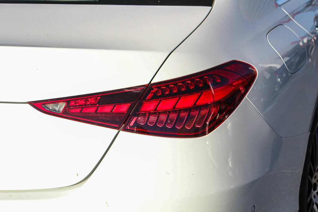 Used 2025 Mercedes-Benz C 300 4MATIC Sedan image 28