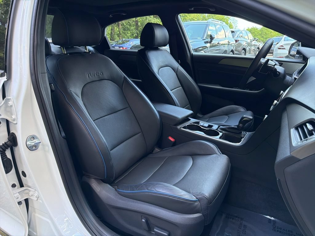 Used 2019 Hyundai Sonata Limited w/ Cargo Package FWD image 9