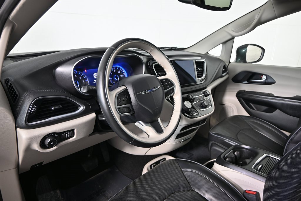 Used 2020 Chrysler Pacifica Limited image 25