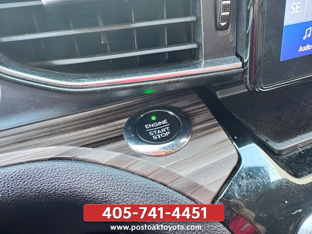 Used 2021 Ford Explorer Limited w/ Equipment Group 301A AWD/4WD image 27