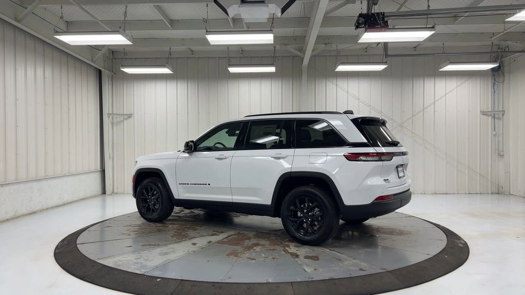New 2026 Jeep Grand Cherokee 4WD image 6