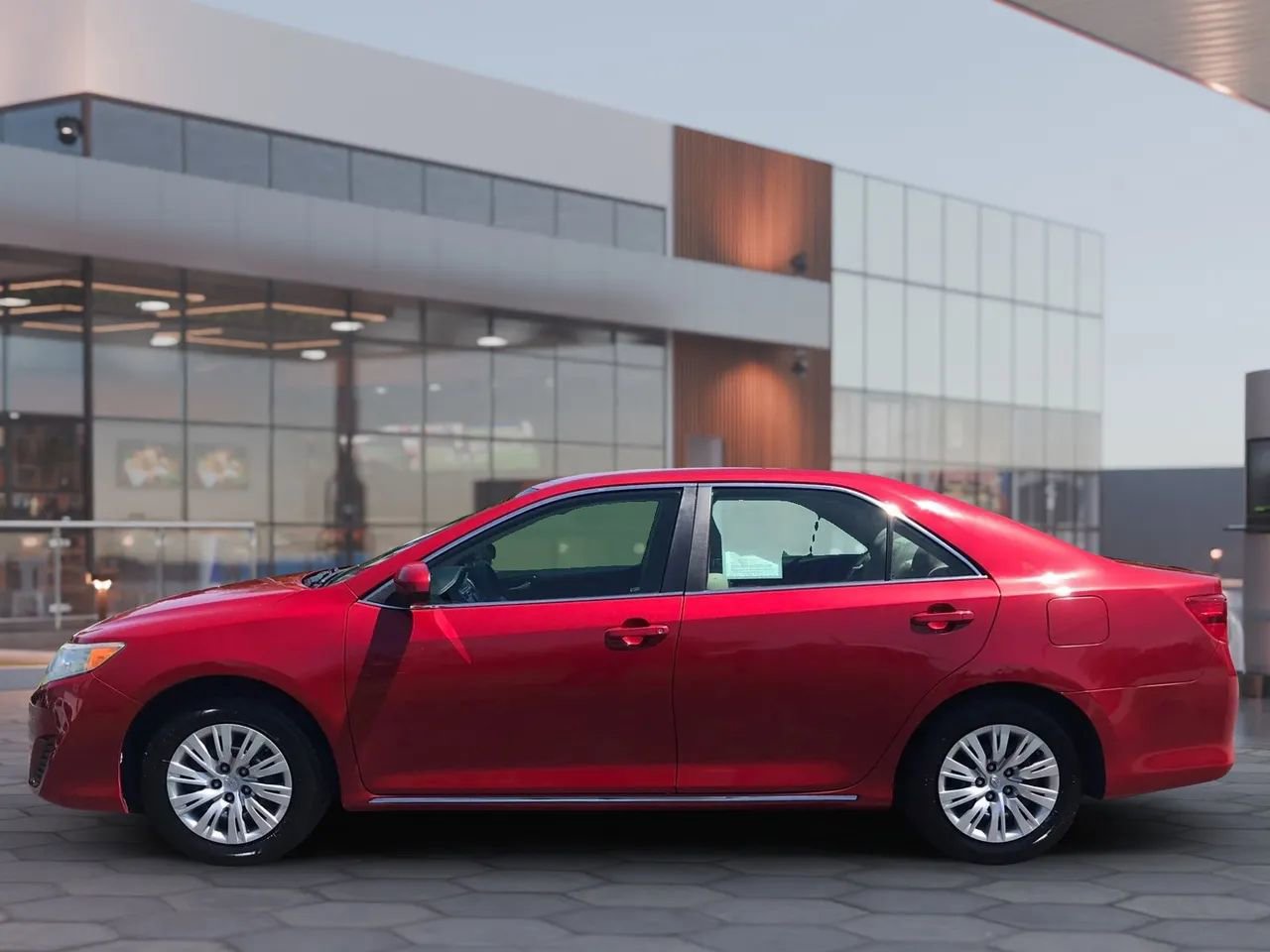 Used 2014 Toyota Camry LE FWD image 8