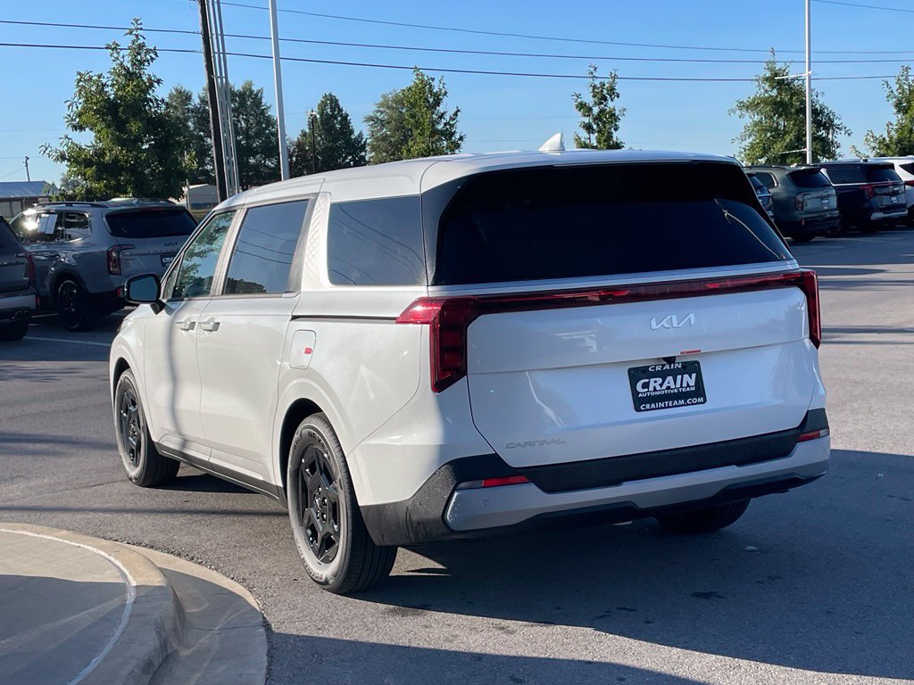 New 2027 Kia Carnival FWD image 5