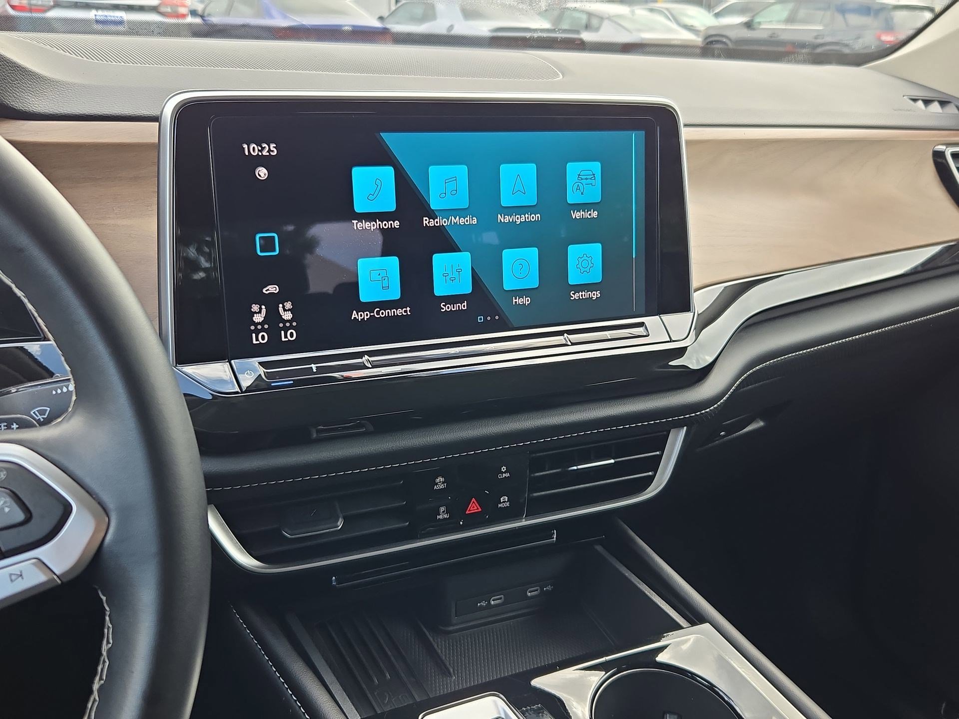 Used 2025 Volkswagen Atlas SE FWD image 23