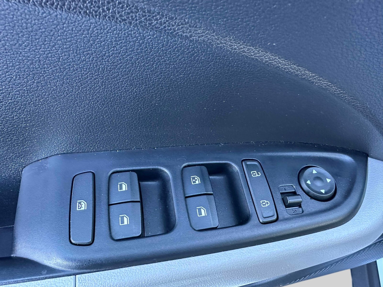 Used 2022 Hyundai Venue SEL w/ Cargo Package image 16