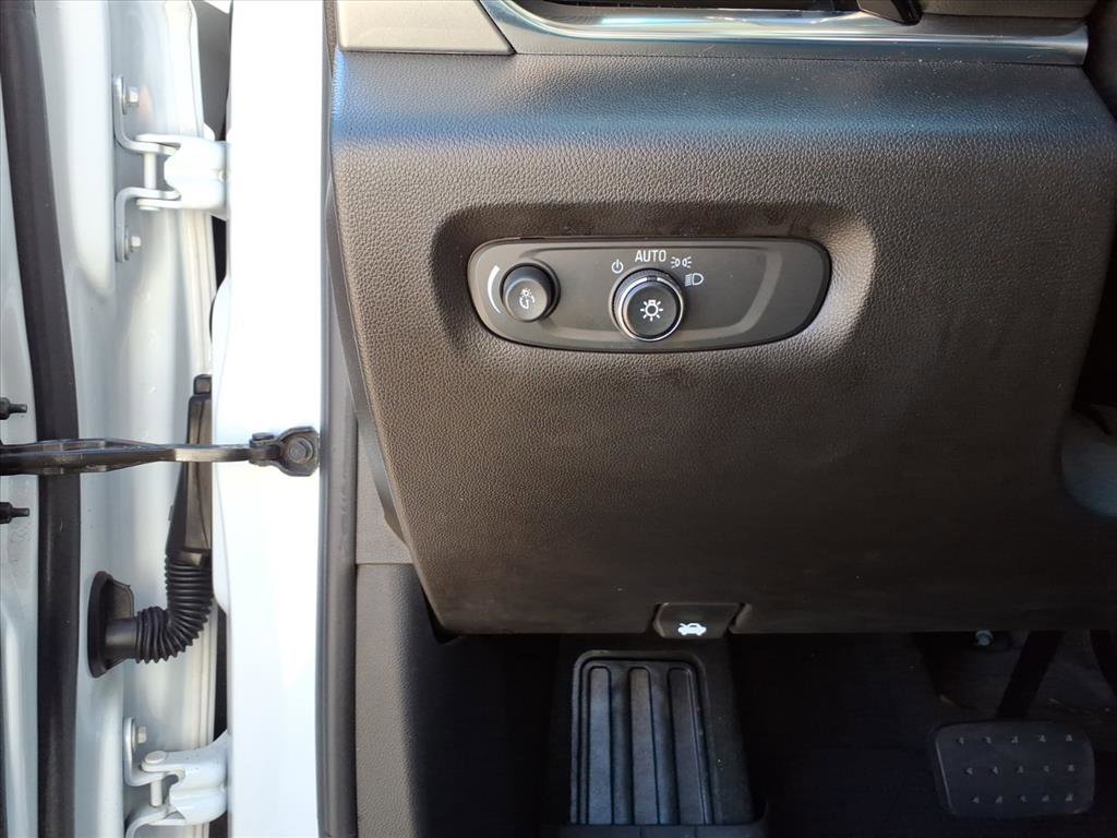 Used 2021 Chevrolet Traverse LS image 17