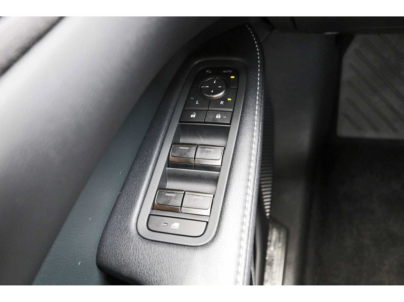 Used 2025 Lexus RX 450h AWD w/ Luxury Package image 20