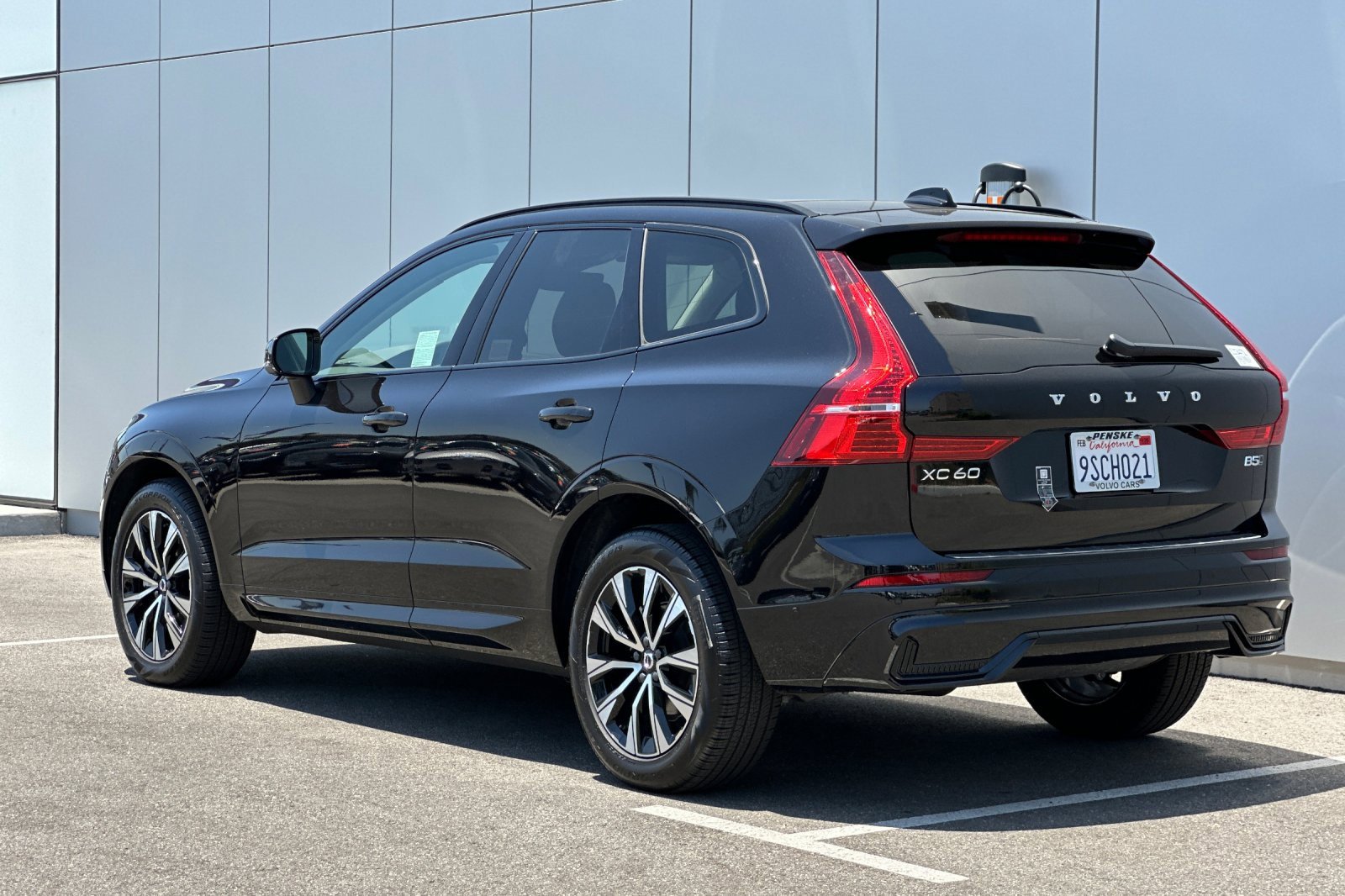 Used 2025 Volvo XC60 B5 Plus w/ Protection Package Premier image 3