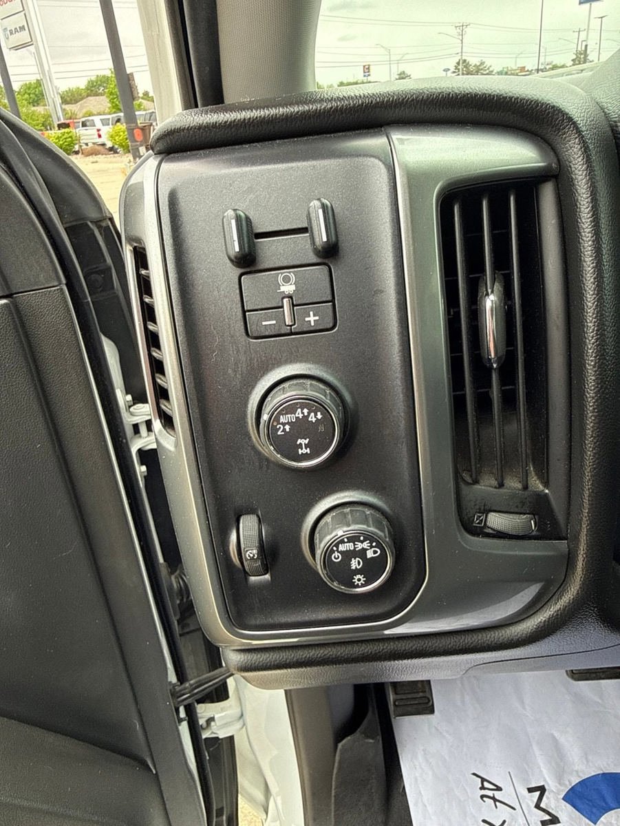 Used 2017 Chevrolet Silverado 1500 LT w/ All Star Edition AWD/4WD image 14