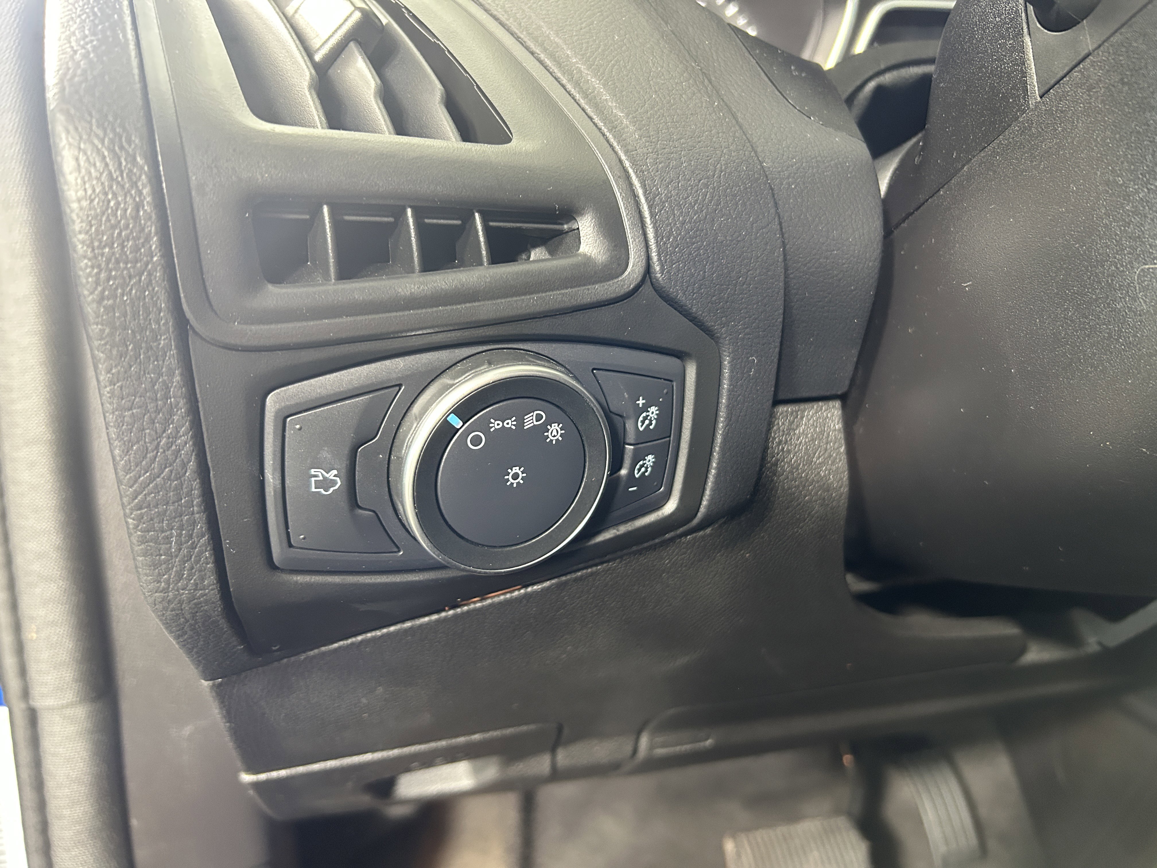 Used 2018 Ford Focus SE image 17
