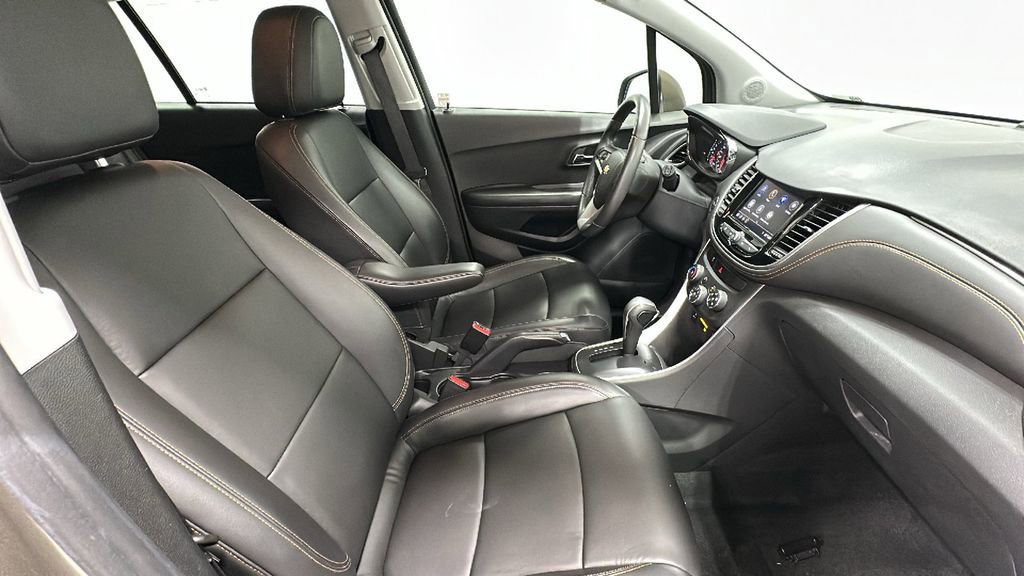 Used 2022 Chevrolet Trax LT w/ Premium Seat Package image 15