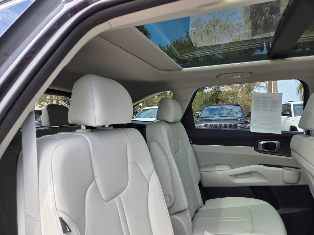 Used 2025 Kia Sorento EX w/ Panoramic Sunroof Package image 14