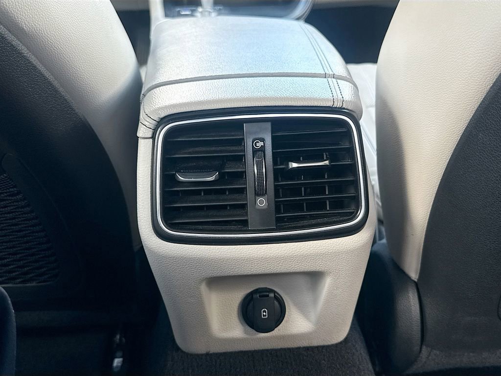 Used 2022 Genesis G70 3.3T image 25