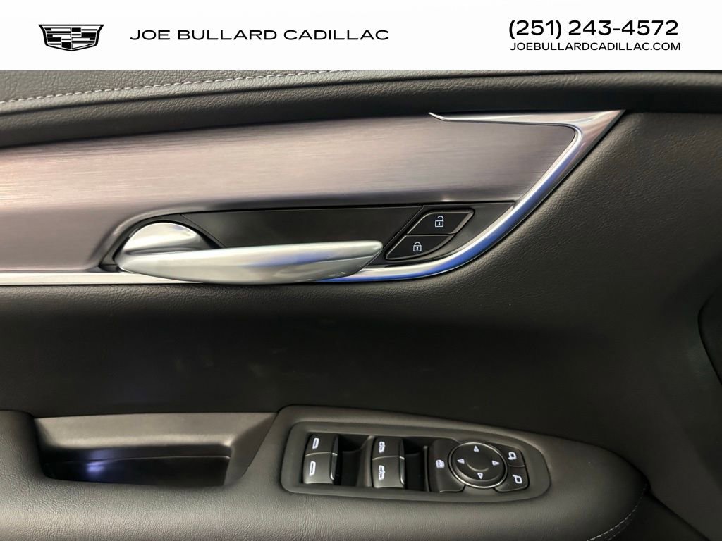 New 2025 Cadillac XT5 Luxury image 7