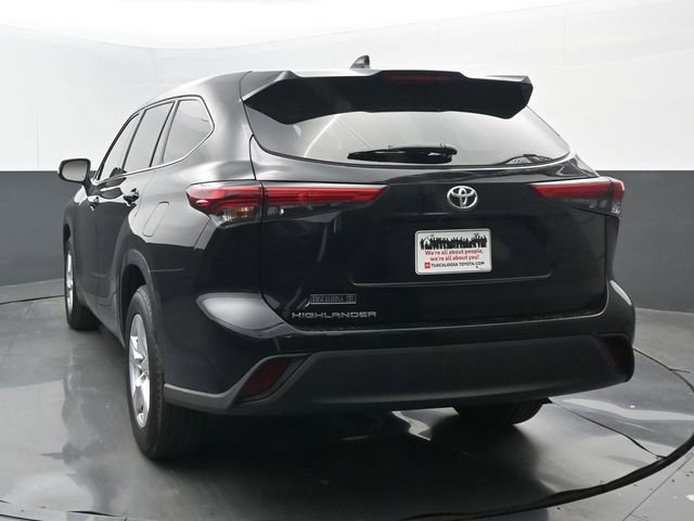 Used 2021 Toyota Highlander L FWD image 4