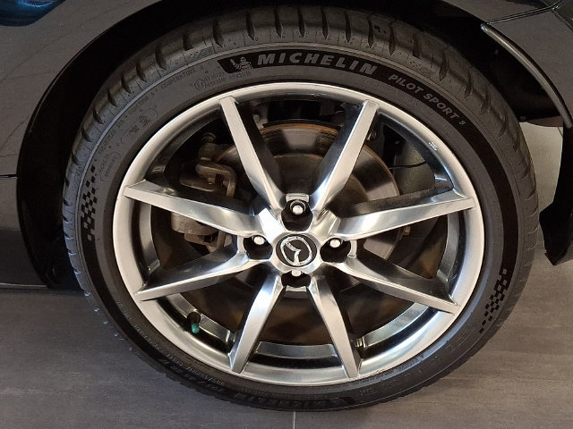 Used 2021 MAZDA MX-5 Miata RF Grand Touring RWD image 11