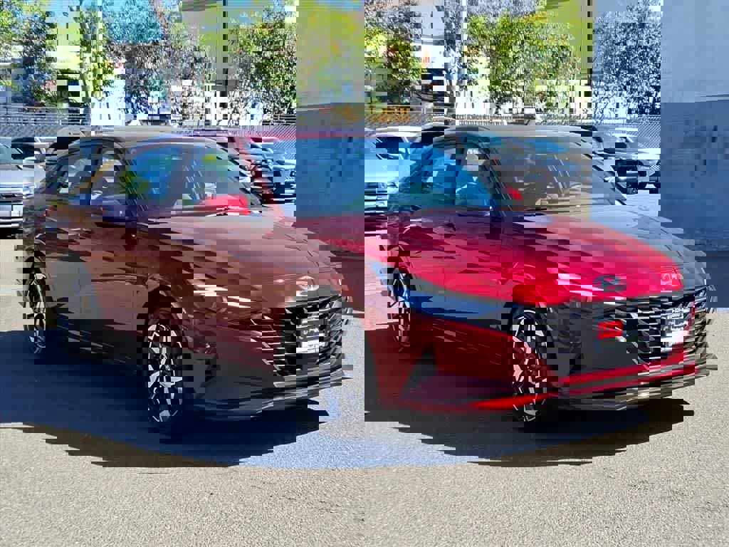 Used 2023 Hyundai Elantra SEL w/ Convenience Package image 3