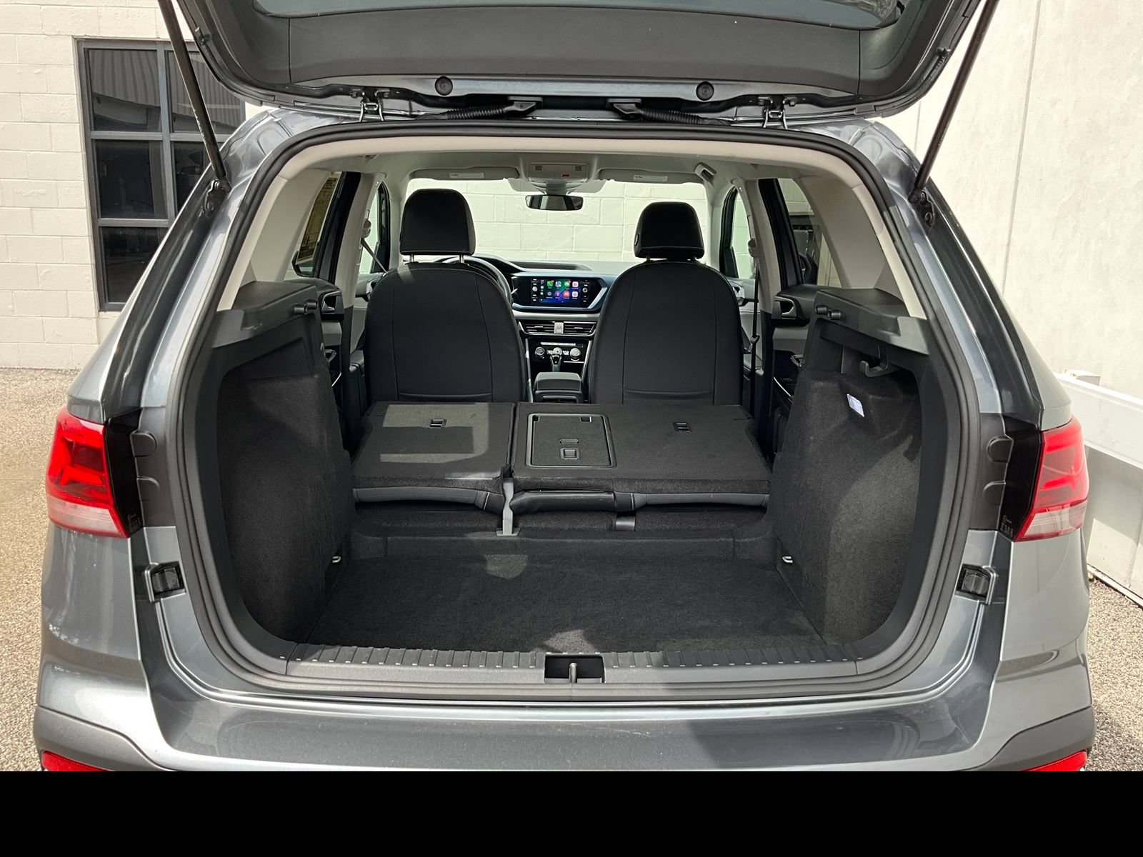 Used 2024 Volkswagen Taos SE FWD image 10