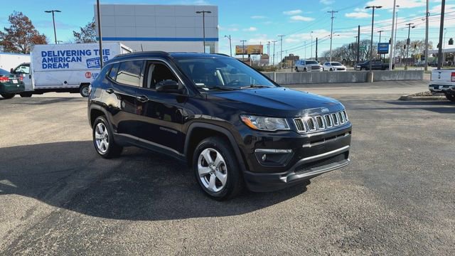 Used 2018 Jeep Compass Latitude w/ Cold Weather Group AWD/4WD image 2