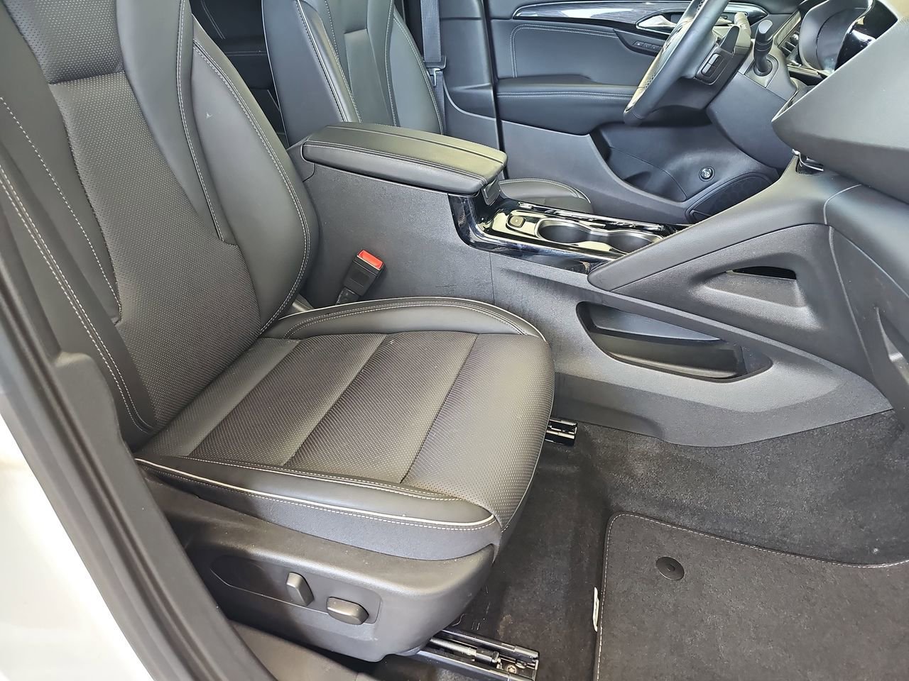 Used 2023 Buick Envision Essence FWD image 13