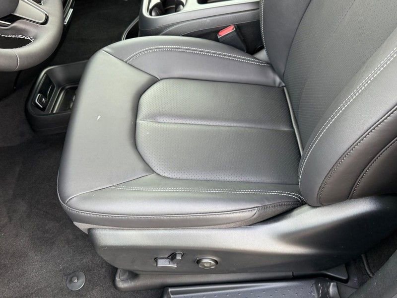 New 2026 Chrysler Pacifica Select w/ S Appearance Package image 12