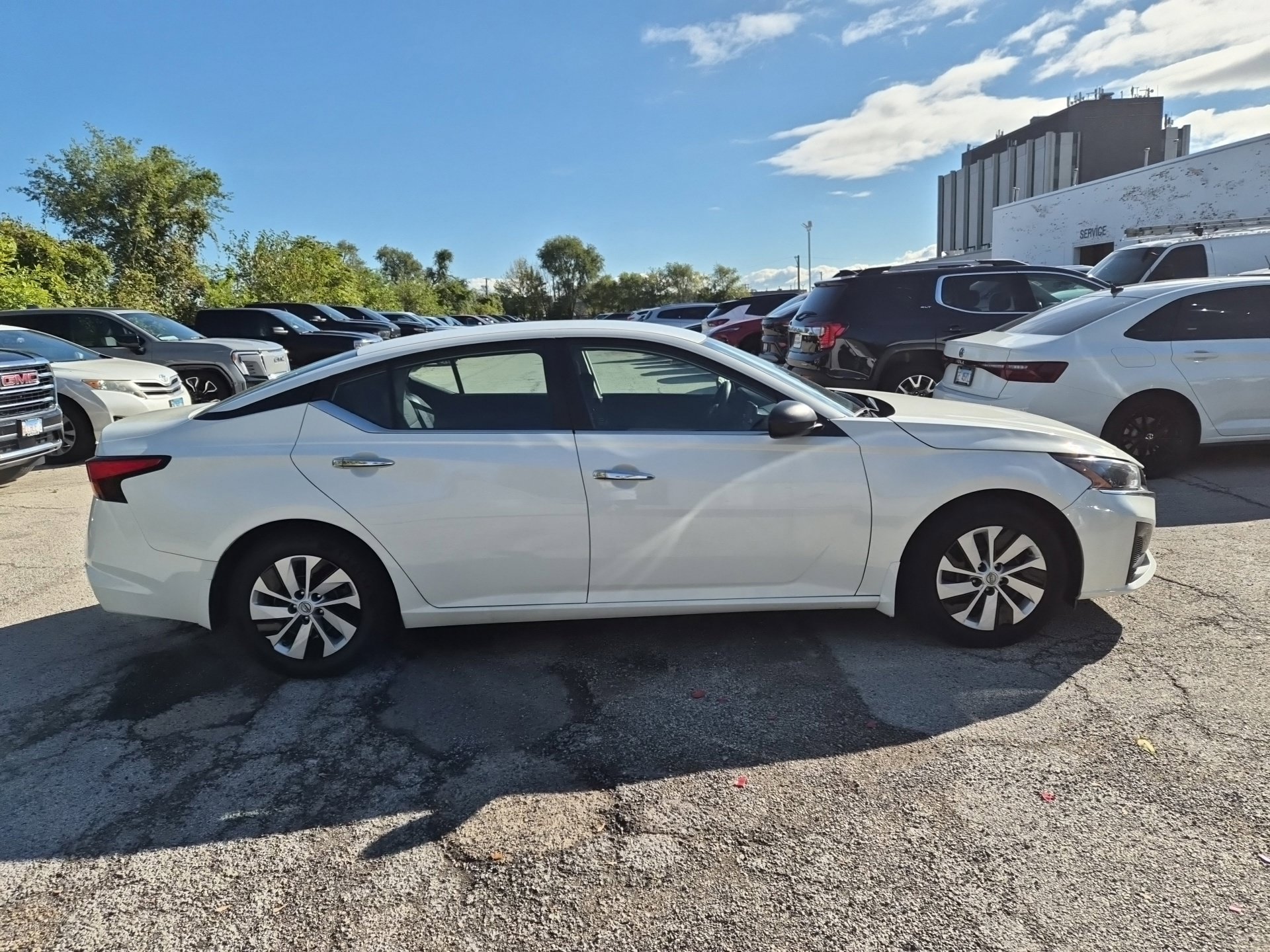 Used 2024 Nissan Altima 2.5 S FWD image 8