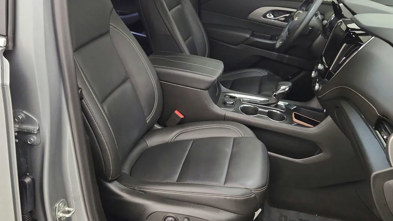 Used 2023 Chevrolet Traverse LT image 52