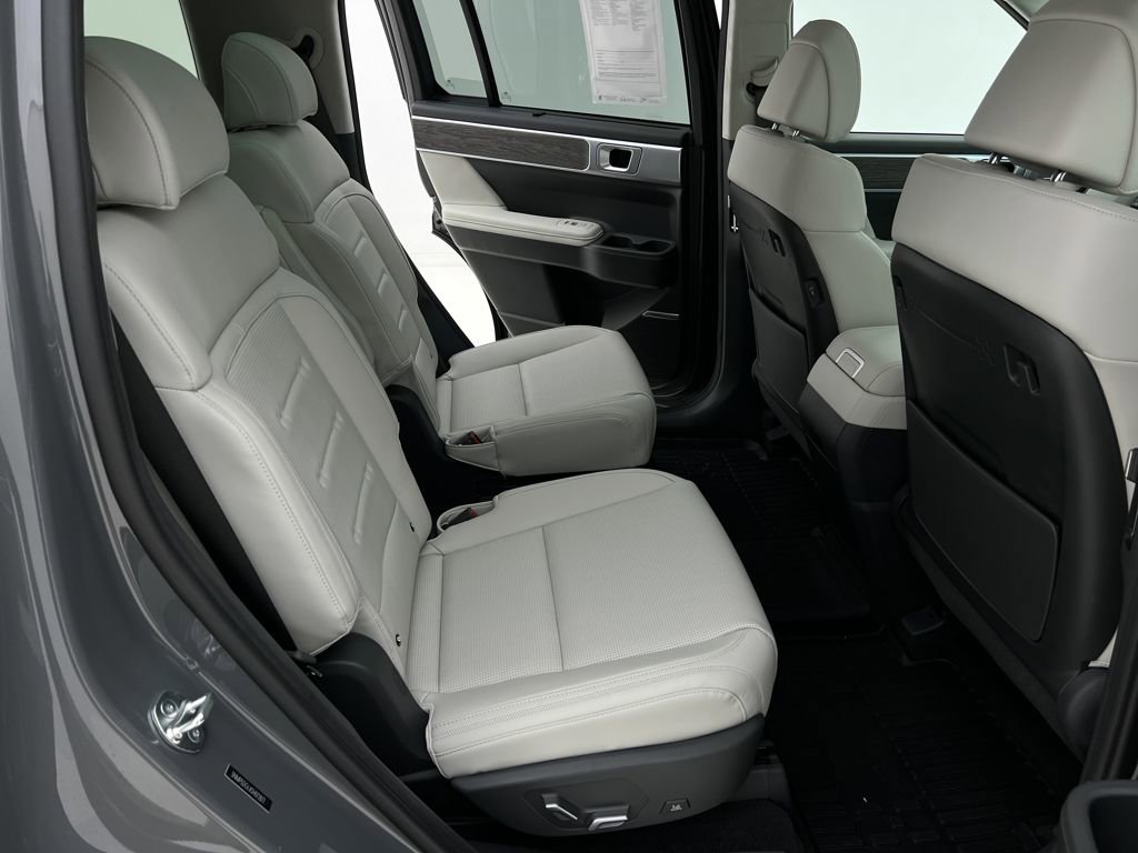 Used 2025 Hyundai Santa Fe Calligraphy image 15