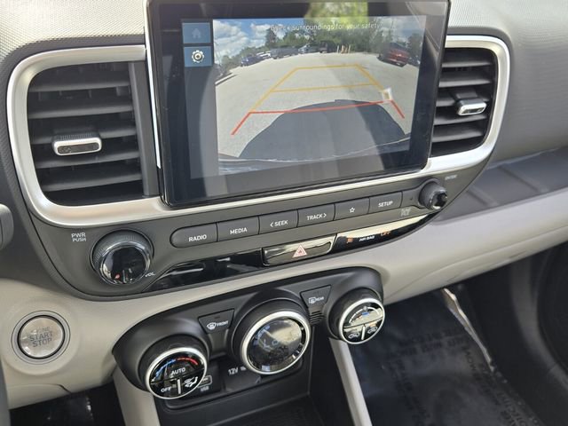 Certified 2025 Hyundai Venue SEL FWD image 24