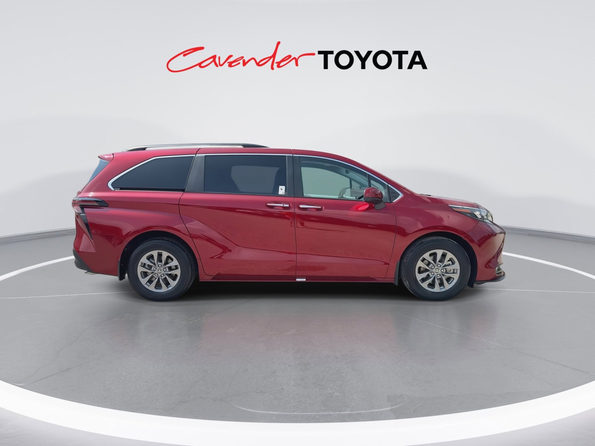 Used 2025 Toyota Sienna XLE FWD image 9