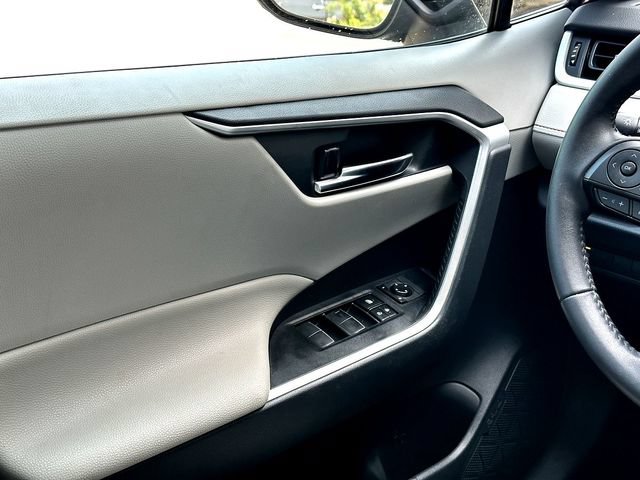 Used 2020 Toyota RAV4 XLE Premium FWD image 27