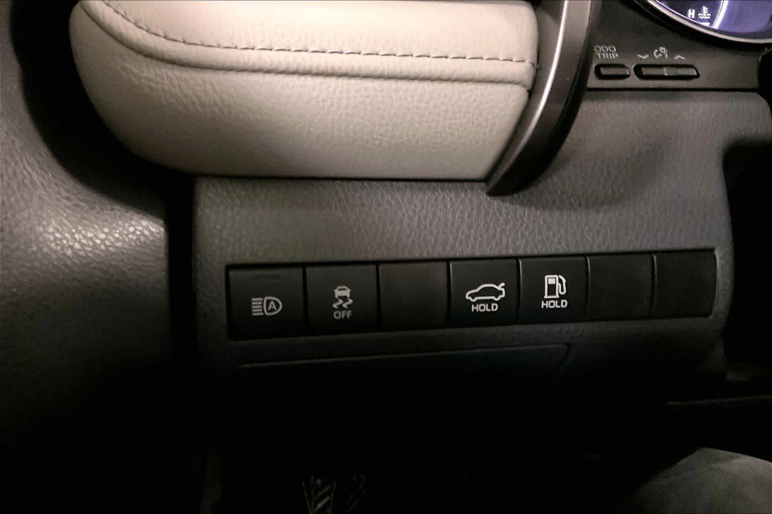 Used 2019 Toyota Camry XLE FWD image 34