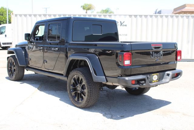 Used 2025 Jeep Gladiator Sport AWD/4WD image 6