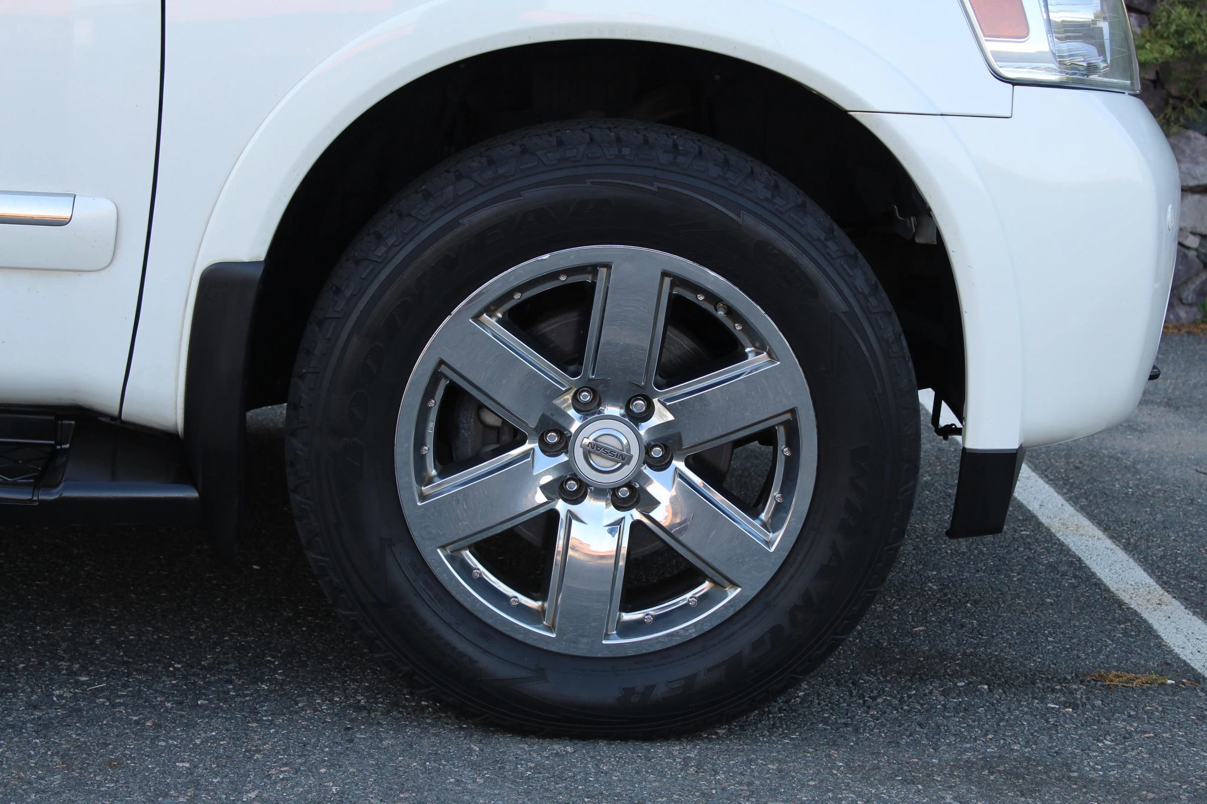 Used 2014 Nissan Armada Platinum image 39