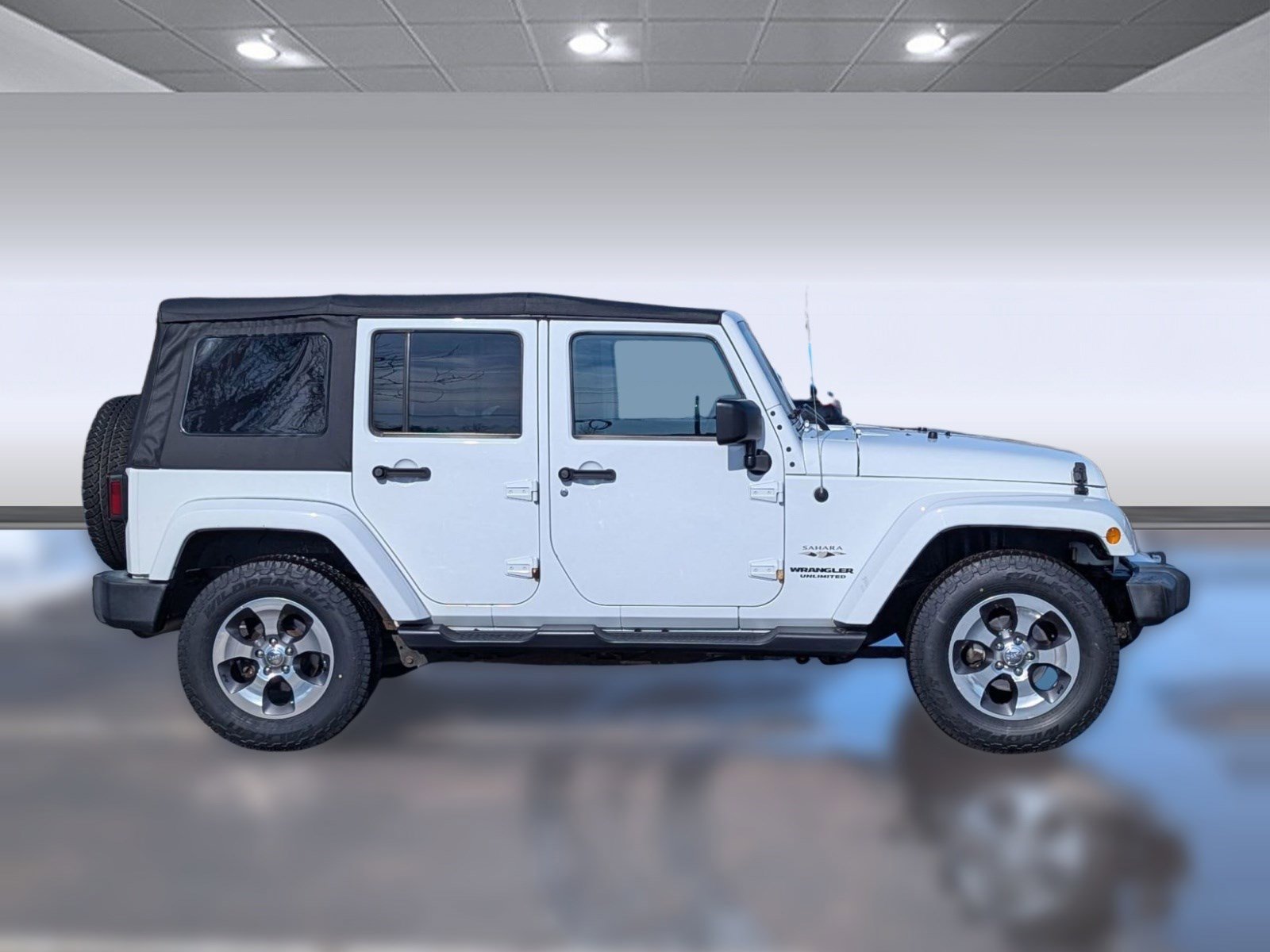 Used 2017 Jeep Wrangler Unlimited Sahara image 8