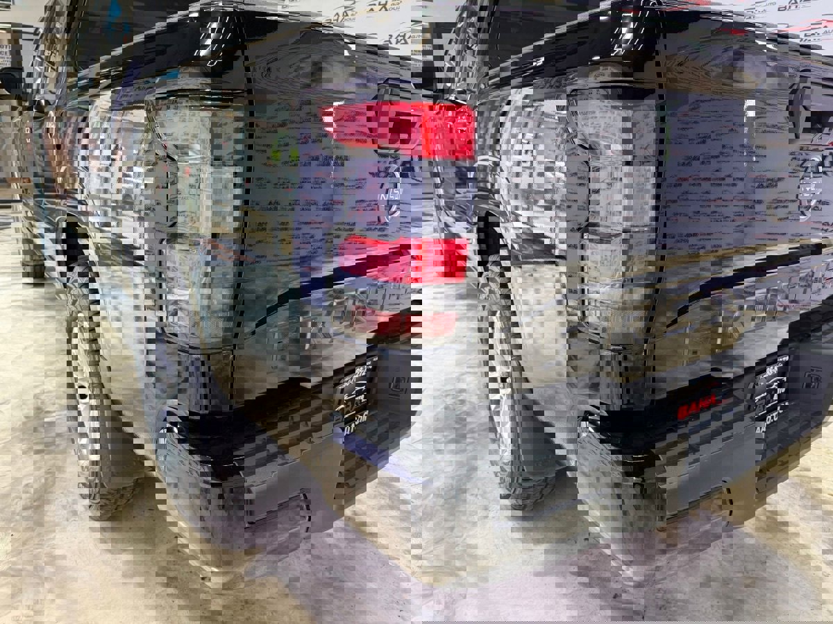 Used 2024 Nissan Frontier SV image 13