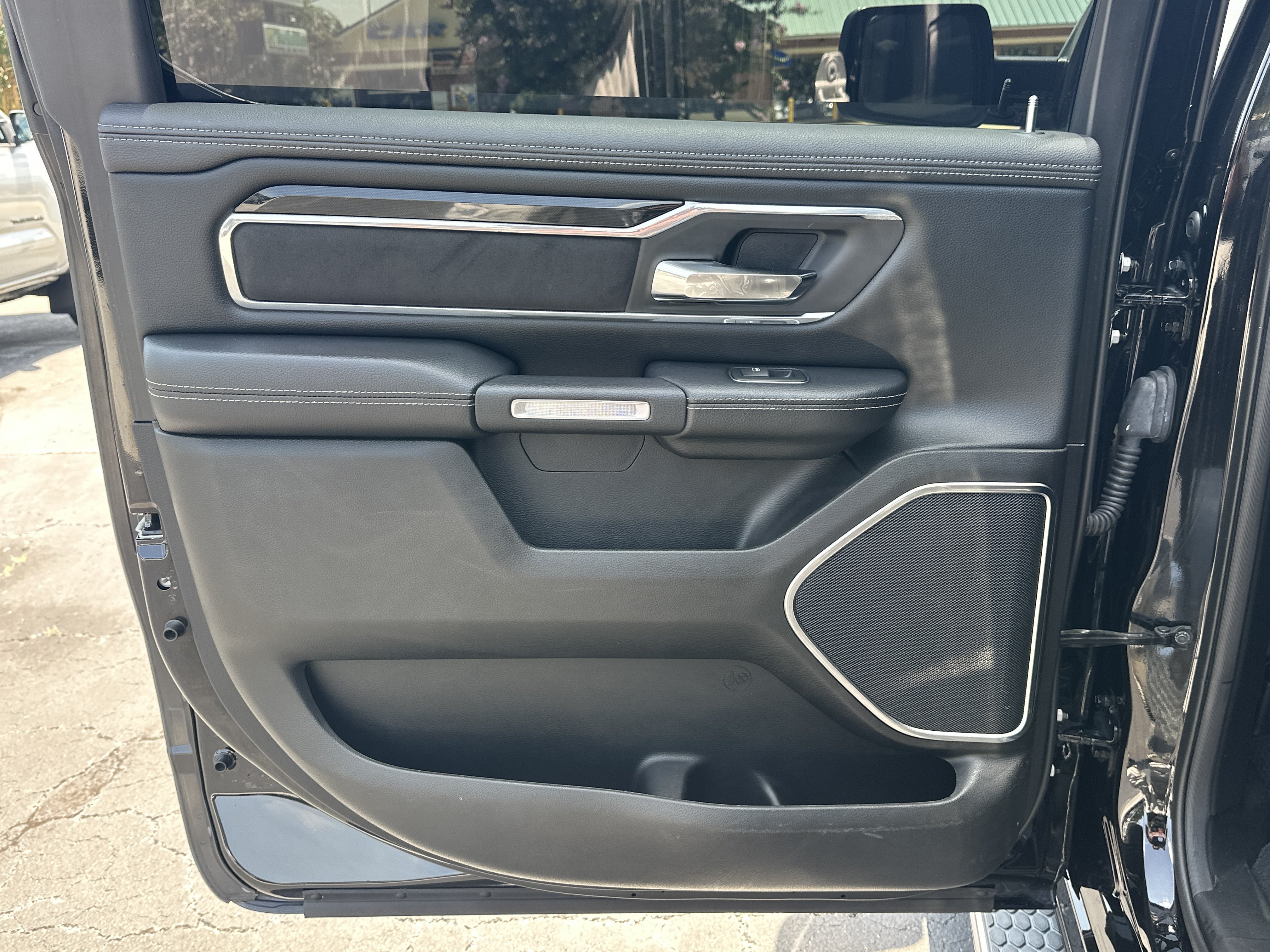 Used 2019 RAM 1500 Laramie RWD image 22