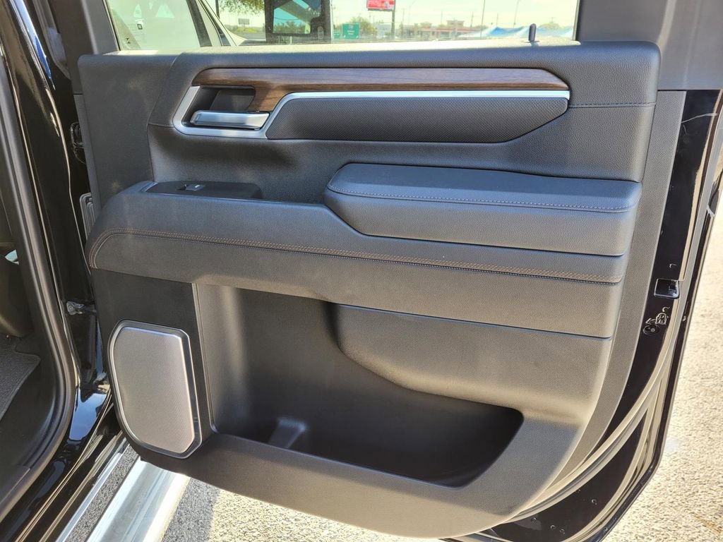 Used 2025 Chevrolet Silverado 2500 High Country w/ High Country Premium Package AWD/4WD image 10