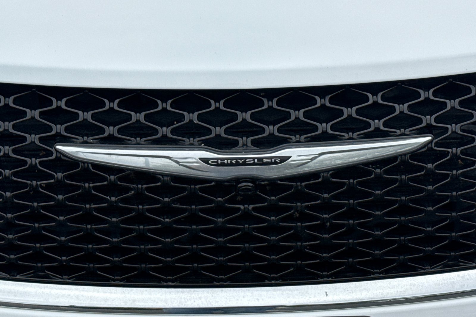 Used 2024 Chrysler Pacifica Touring-L FWD image 8