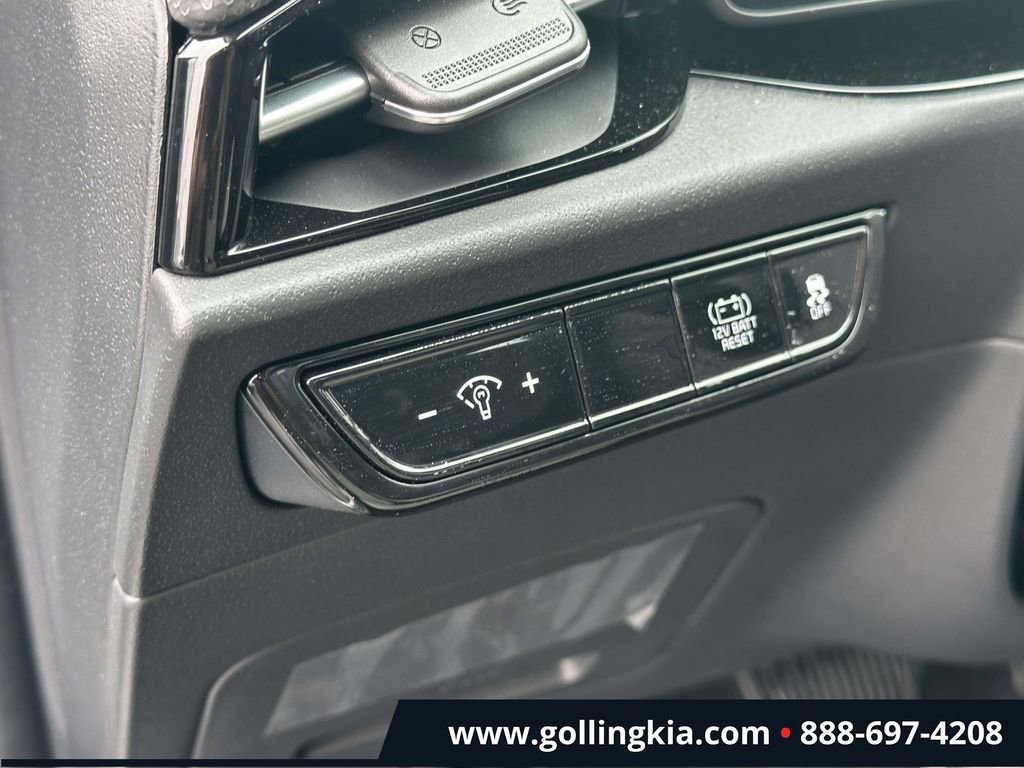 Certified 2025 Kia Niro EX FWD image 17